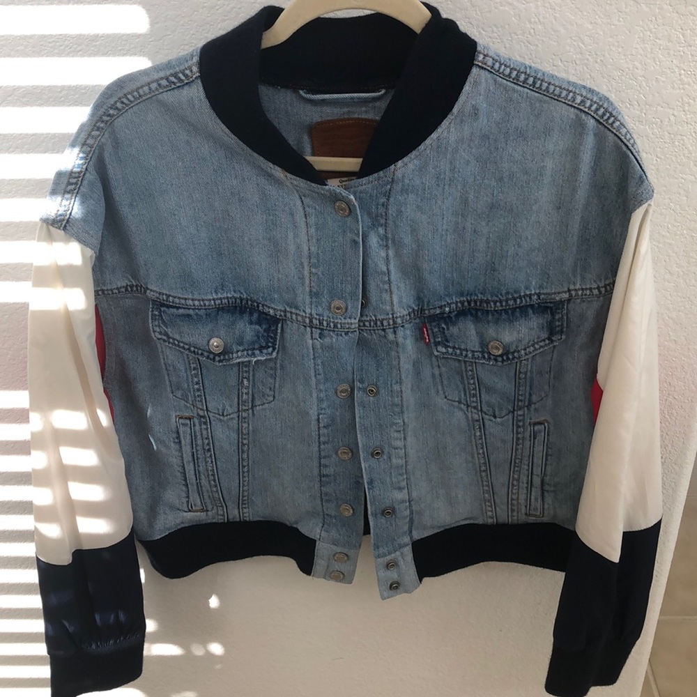 Levi’s cropped denim jacket